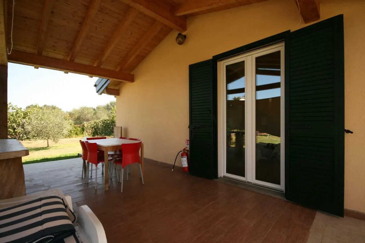 Due Casette Con Piscina Castagneto Carducci Tatil Evi